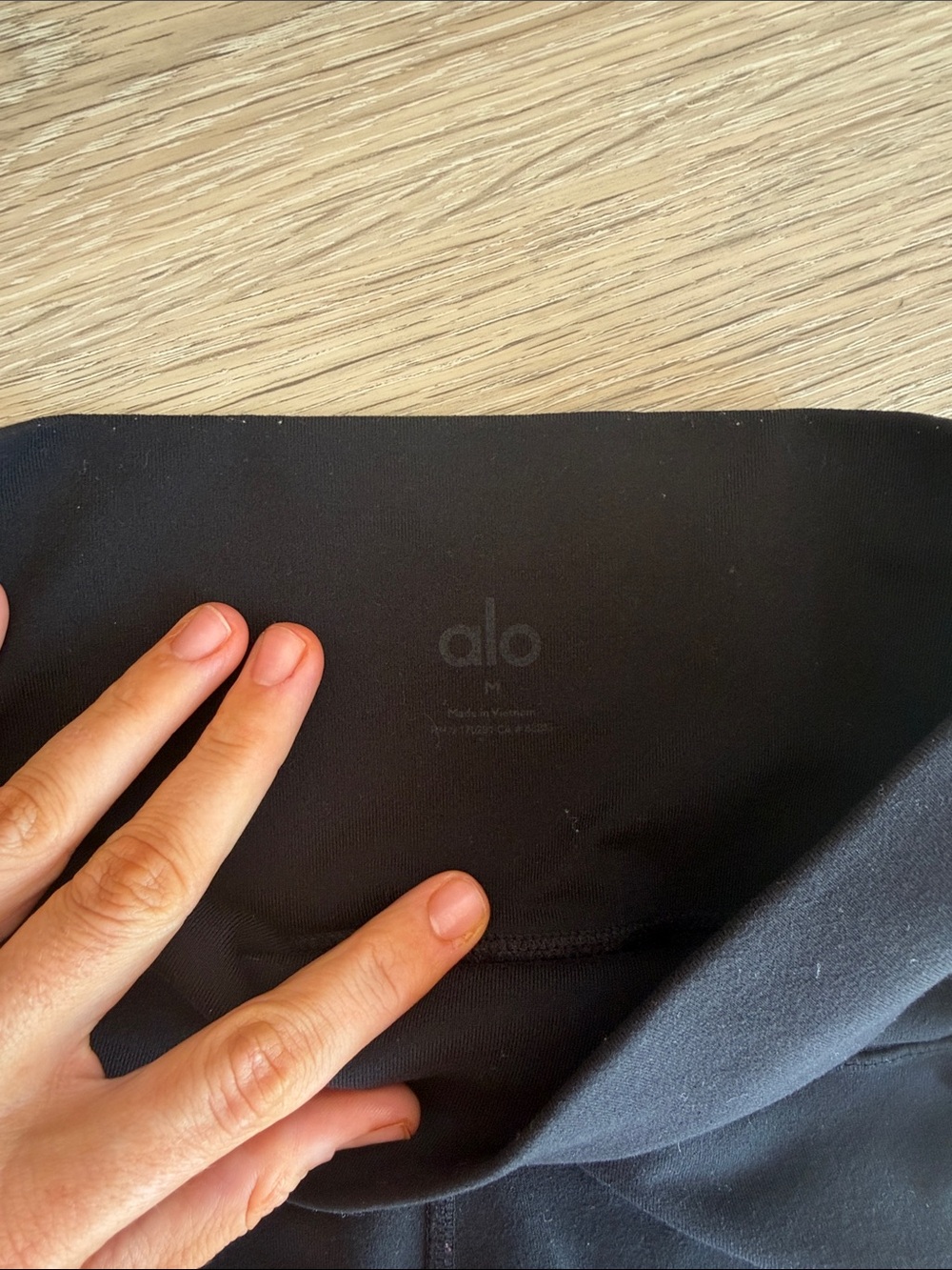 ALO 5” Airbrush Black High-Waist Biker Short - Picture 2 of 4